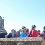 Crowds peering over the ramparts