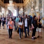 Too many people to even see the mirrors in this hall