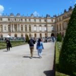 Crowds entering the gardens