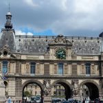 Traffic through the Louvre