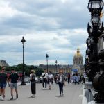 Crowds seeing the city